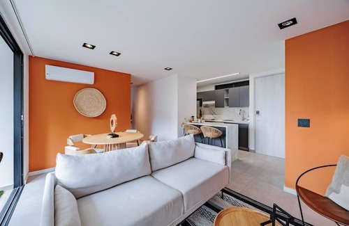 Castropol Apartment | |EP| Spacious Apt W/Gym, Balcony, AC, Dryer
