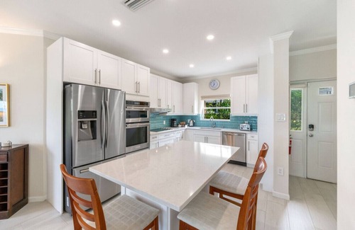 Northwest Point Apartment | Epic 3BR , all Ensuite, On-site Diving, Pool and Spa