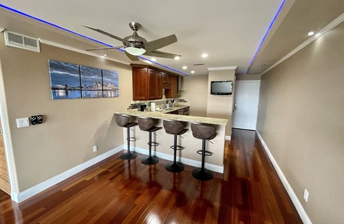 Covington Condo | Epic Cincinnati Views ★ Starry LED Deck in Covington, Devou Park Hilltop Retreat