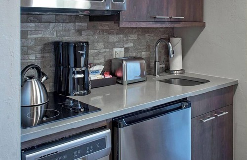 Breckenridge Condo | EPIC SPRING SKIING! Luxury Ski in/Ski out Resort 2BR on Peak 8, April 1-8, 2023