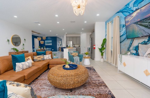 West Kissimmee House | Epic Themes | Pool/Hot Tub | Theater & Game Room