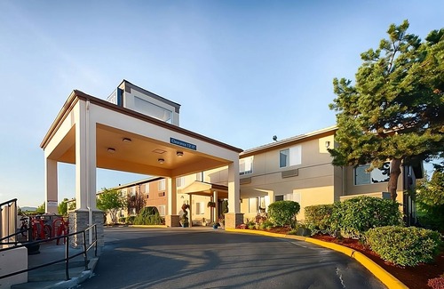 Sequim Apartment | Epic Vacay! King Unit, Breakfast, Spa & Wellness Center, Close to Attractions