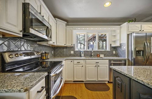 Broken Bow House | Epic Water View 4,100 sq ft 6 Bedrooms with Game Room & Fire Pit