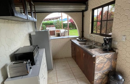 La Fortuna Cabin | Equipped and cozy place! Perfect to relax and rest! (Lugar equipado y acogedor)