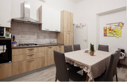 La Spezia Historic Centre Apartment | Equipped apartment, with 43 "TV and Netflix, 2 minutes from the station,