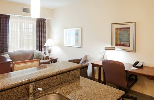 Lafayette Condo | Equipped King Suite | Free Daily Breakfast, Outdoor Pool + Hot Tub Access