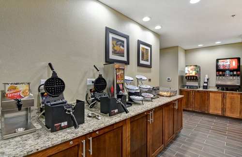 Mount Juliet Condo | Equipped Queen Suite | Free Breakfast, Seasonal Outdoor Pool + Gym