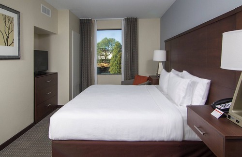 Bressi Ranch Apartment | Equipped Studio with a Courtyard View + Free Breakfast | Just 4-Minutes from the Airport