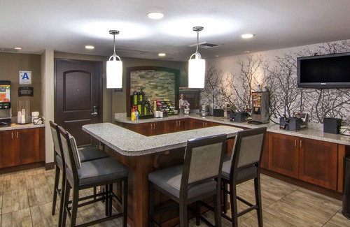 Bressi Ranch Apartment | Equipped Studio with a Courtyard View + Free Breakfast | Just 4-Minutes from the Airport