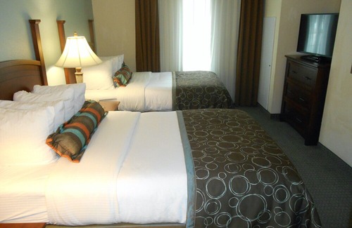 Eden Condo | Equipped Suite Near the Savannah Airport | Seasonal Pool Access
