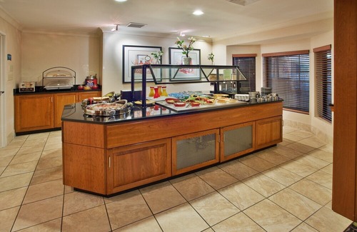 Eden Condo | Equipped Suite Near the Savannah Airport | Seasonal Pool Access