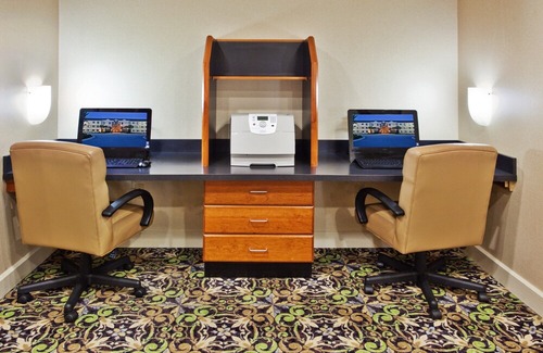 Eden Condo | Equipped Suite Near the Savannah Airport | Seasonal Pool Access