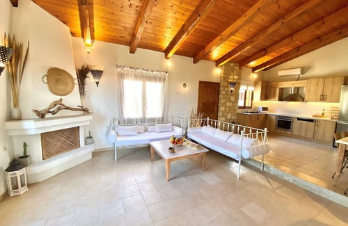 Asteri Villa | Eros villa ,private Pool,short drive to beach