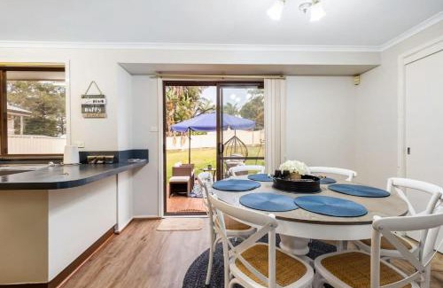 Old Erowal Bay House | Erowal Bay Retreat Alfresco Dining Serenity