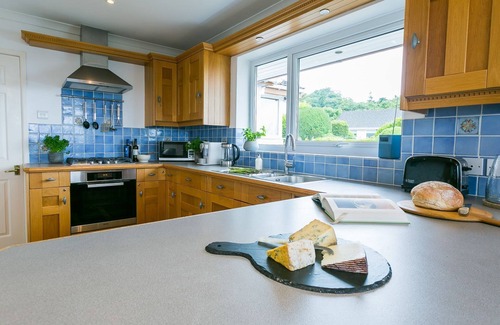 Beaumaris Cottage | Eryri - a cottage that sleeps 8 guests in 4 bedrooms