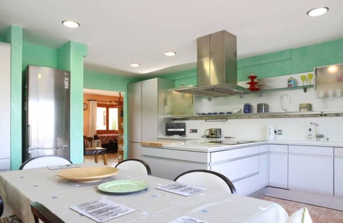 Badia Blava Villa | PrivatPool, Seaview with fab sunsets, Modern kitchen, Aircon, Wifi, Big Toy Room