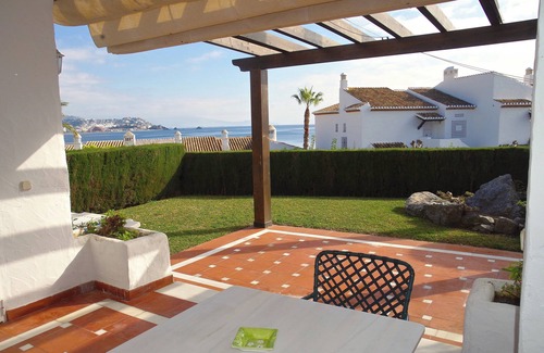 Almunecar Apartment | Quiet Apartment With A Great Backyard, Close To The Port And Beach.