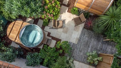 La Rochelle City Centre House | Escale Rochelaise, gîte urbain avec SPA bain nordique et sauna tonneau