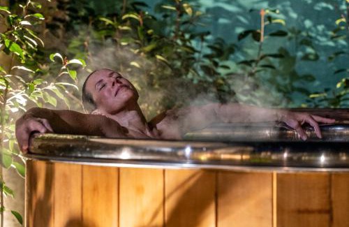 La Rochelle City Centre House | Escale Rochelaise, gîte urbain avec SPA bain nordique et sauna tonneau