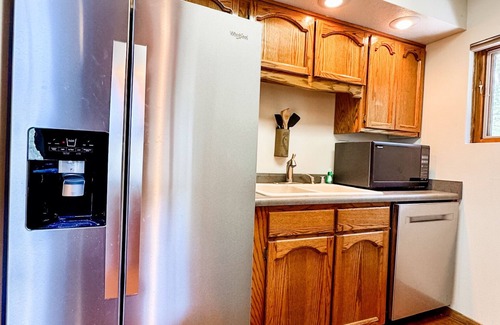Beaver Cabin | Escape into Nature - Cozy Beaver Cabin by Eagle Point Ski Resort & Puffer Lake
