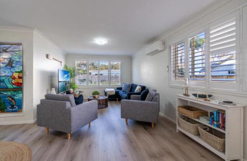 Shellharbour House | Escape on Addison - Book 4 nights, pay for 3!