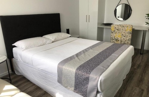 Cairns Central Business District Hotel | Escape On Lake