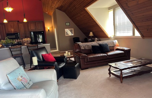 Calhoun County House | Escape the city to quiet and picturesque Golden Eagle, IL.