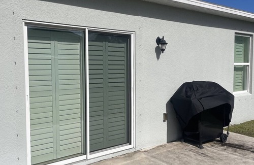 Port Saint Lucie House | Escape the cold and retreat to the tropics. Relax easy 10 minutes to the beach.