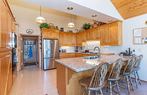 Truckee Cabin | Escape the hustle & bustle of the city with your loved ones this weekend!