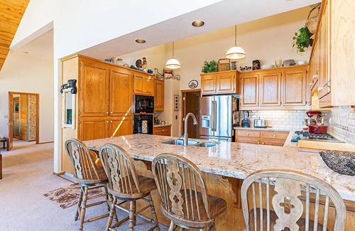 Truckee Cabin | Escape the hustle & bustle of the city with your loved ones this weekend!