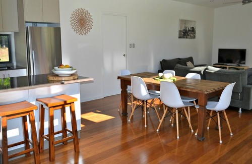 Skinners Shoot Villa | Escape the world, relax and unwind at The Lily Pad at Byron. Ideal for couples.