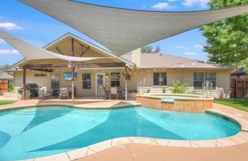 Marble Falls House | Escape This Cozy Fall Hot Tub Holiday Perfection