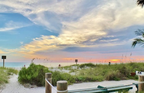 Whitney Beach Condo | Escape to a Beach Oasis with Pool and Perfectly Located on Anna Maria Island