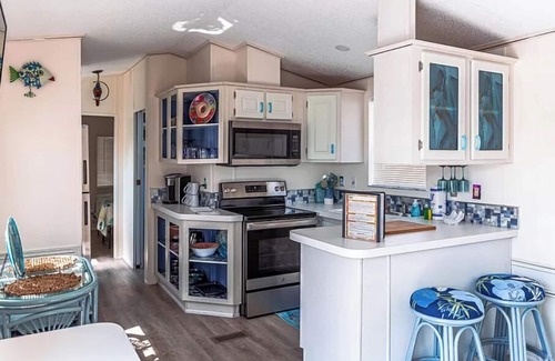 Cutthroat Harbor Estates Resort | Escape to an oceanfront Home with Boat Dock + pickleball, Pool and more!