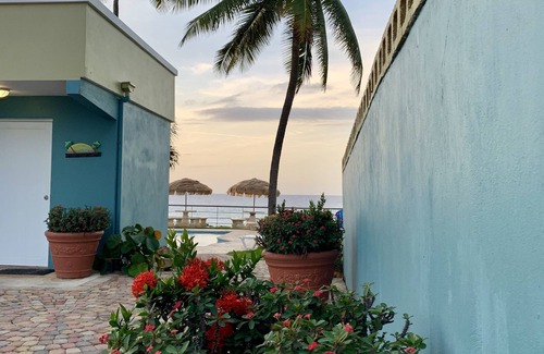 Jarealito Villa | Escape to Beach Paradise & Light House -The Best for Families & Great for Events