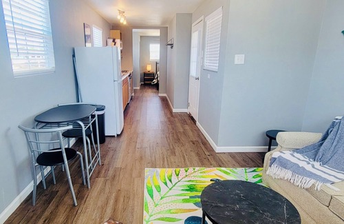 Lockhart House | Escape to Comfort & Charm for 4 in Texas’ BBQ Hub!