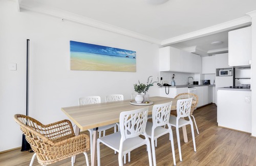 Surfers Paradise Apartment | Escape to Esplanade Beachfront Holiday Suite