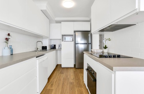 Surfers Paradise Apartment | Escape to Esplanade Beachfront Holiday Suite