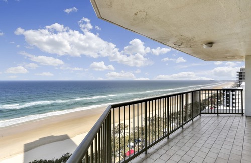 Surfers Paradise Apartment | Escape to Esplanade Beachfront Holiday Suite