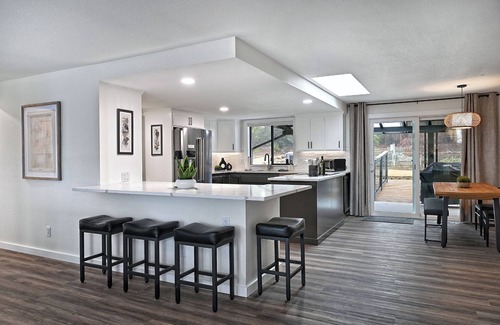 Medford House | ✨Escape to Manor Hill Haven! Accessible 2BR retreat with hot tub, modern comfort & mountain views. Perfect for families, couples & business travelers.
