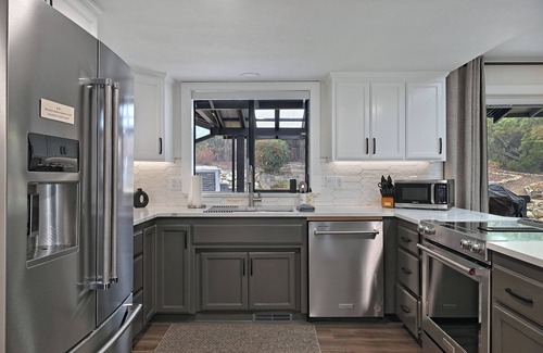 Medford House | ✨Escape to Manor Hill Haven! Accessible 2BR retreat with hot tub, modern comfort & mountain views. Perfect for families, couples & business travelers.