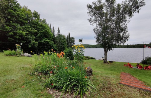Novar Cottage | Escape to Muskoka Tranquility: Lakeside Bliss Awaits at Our Charming Cottage!