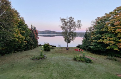 Novar Cottage | Escape to Muskoka Tranquility: Lakeside Bliss Awaits at Our Charming Cottage!