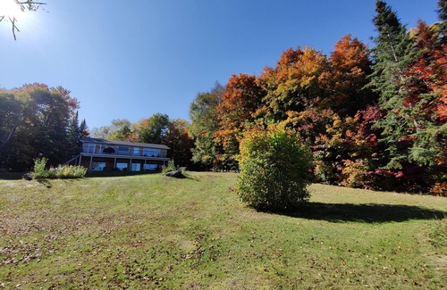 Novar Cottage | Escape to Muskoka Tranquility: Lakeside Bliss Awaits at Our Charming Cottage!