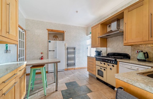 Larkhall Cottage | Escape to our luxurious four-bedroom house in secluded Ashgill near Lanark.