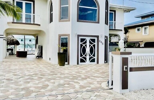 Key Largo House | ESCAPE TO PARADISE! WATERFRONT PROPERTY! LOWEST PRICE IN THE KEYS! BEST LOCATION