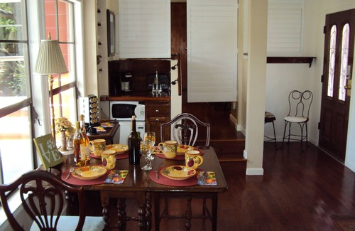 Monterey Apartment | ESCAPE TO SERENITY & SAVE