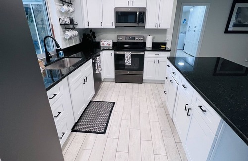 Fort Myers Shores House | Escape to Sunshine Bliss: Unwind in our Stunning Retreat! With heated pool!