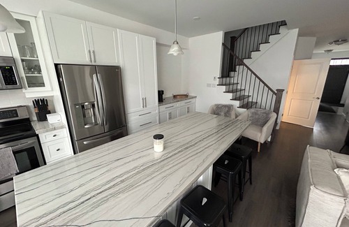 The Blue Mountains House | Escape to the Blue Mountains steps away from beaches, golf, biking, and more!