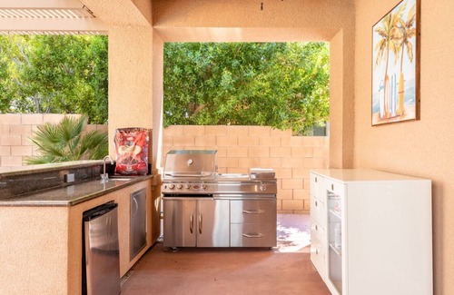 Desert Hot Springs House | Escape to the Desert: Pool, Spa + Outdoor Lounge